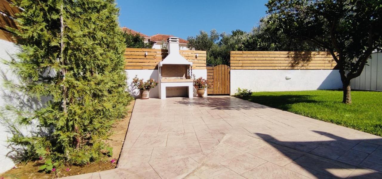 Villa Yakinthi Amoudi Bagian luar foto