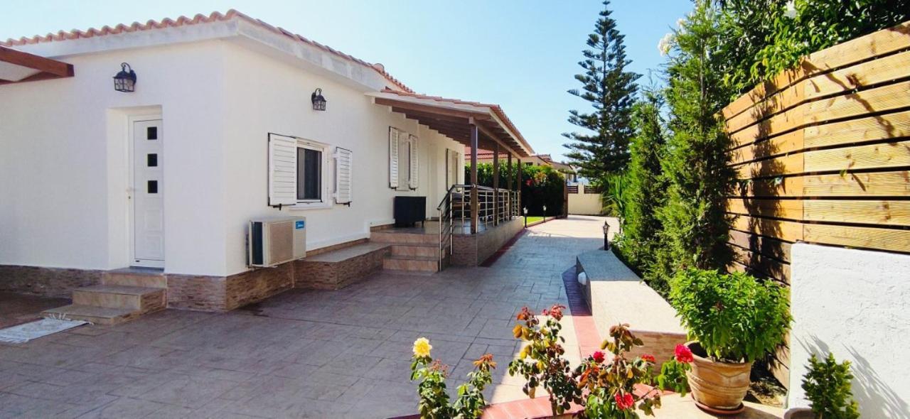 Villa Yakinthi Amoudi Bagian luar foto