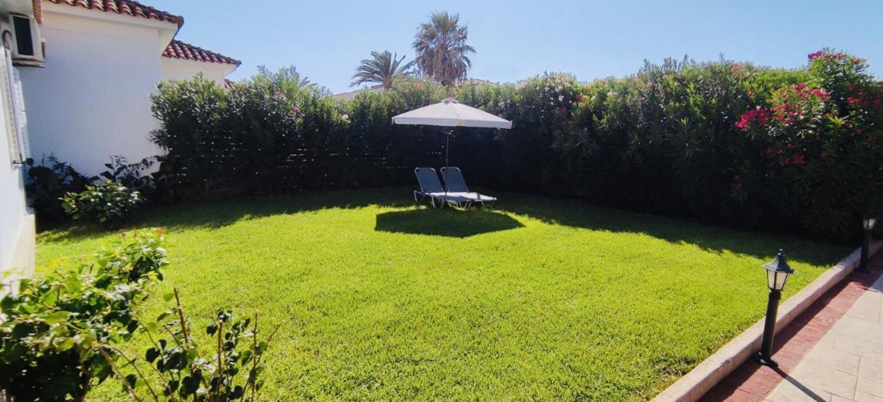 Villa Yakinthi Amoudi Bagian luar foto