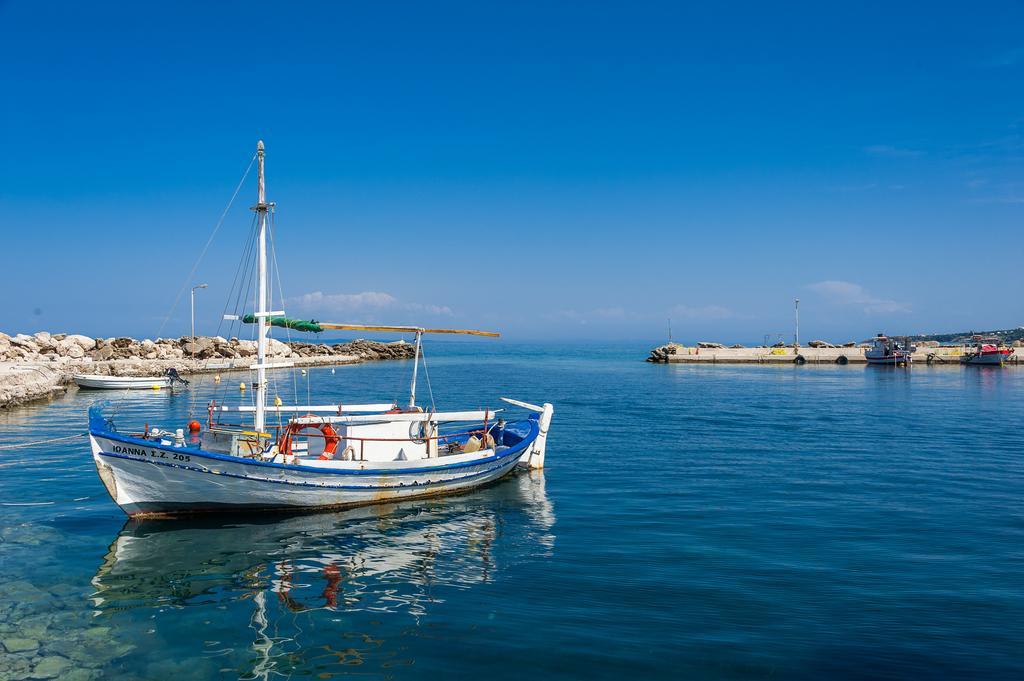 Villa Yakinthi Amoudi Bagian luar foto