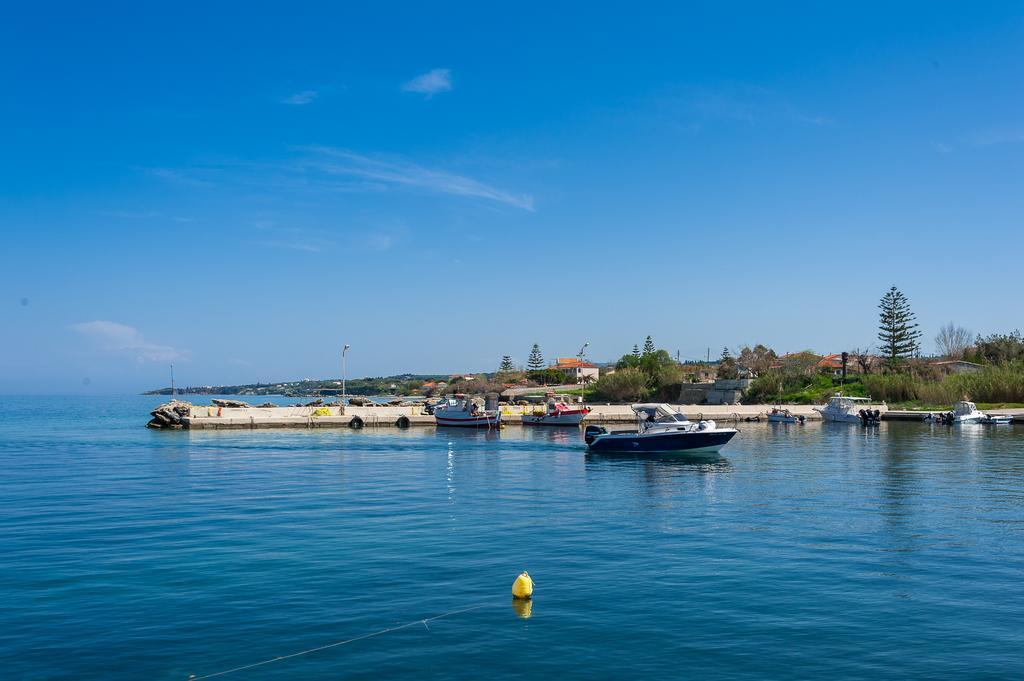 Villa Yakinthi Amoudi Bagian luar foto
