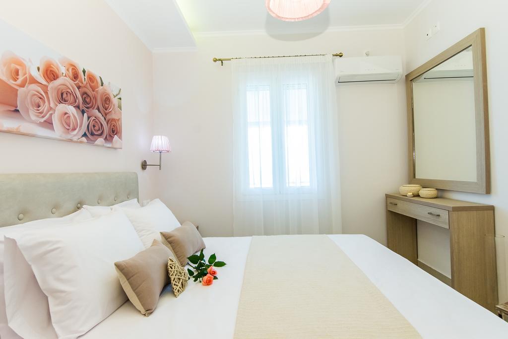 Villa Yakinthi Amoudi Bagian luar foto